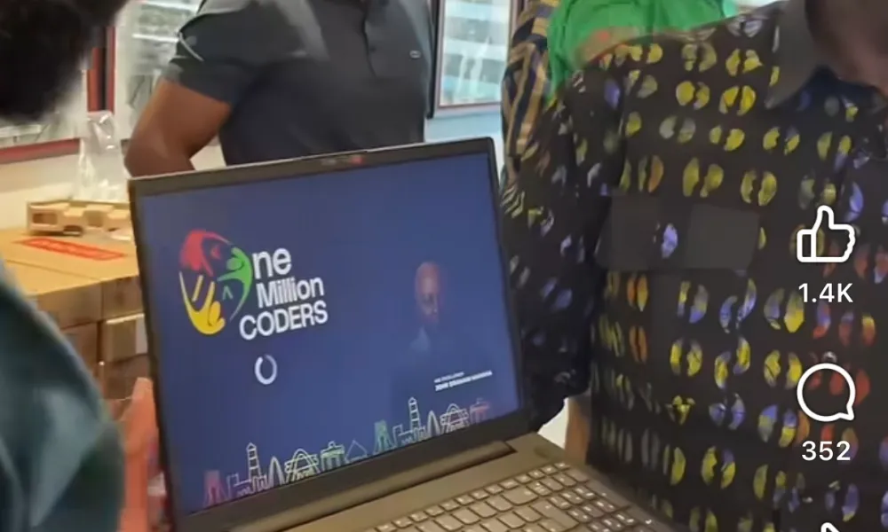 A close-up of the laptop screen during the commissioning event