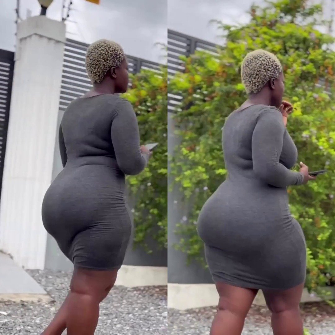 Modern Chic: Effortless Style on a Casual Stroll