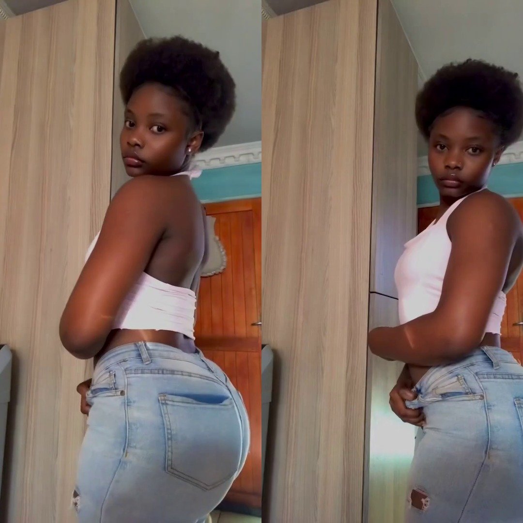 Effortless Vibes: Rocking the Afro and Denim Look